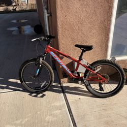 Schwinn Mountain Bike – Rugged, Reliable, and Ready to Ride