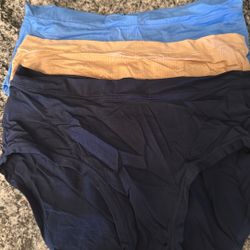 Avis three pair of bikini underwear brand new size small