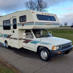 1994 Toyota Winnebago – Reliable & Adventure-Ready!