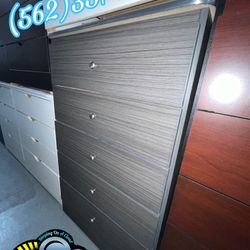 Beautiful Wolf Grey 5 Drawer Dresser W/ Rails