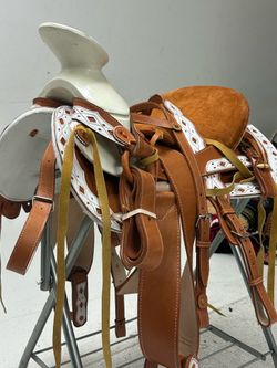 Monturas charra para caballos 100% piel de la mejor calidad y con excelentes diseños  Con todos sus accesorios incluidos  + cincho  + cabezada o corre