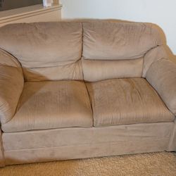 2-Seat Couch – Cover Included – Comfortable