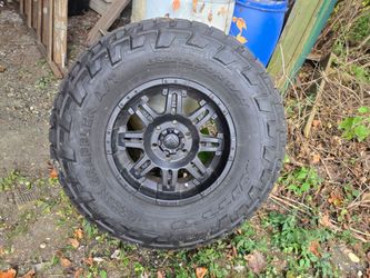 5- 35"×12.5" practically new tire/rims
