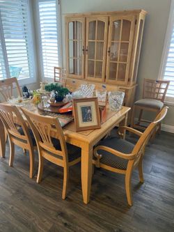 Beautiful Dining Set & Hutch for Sale! $700