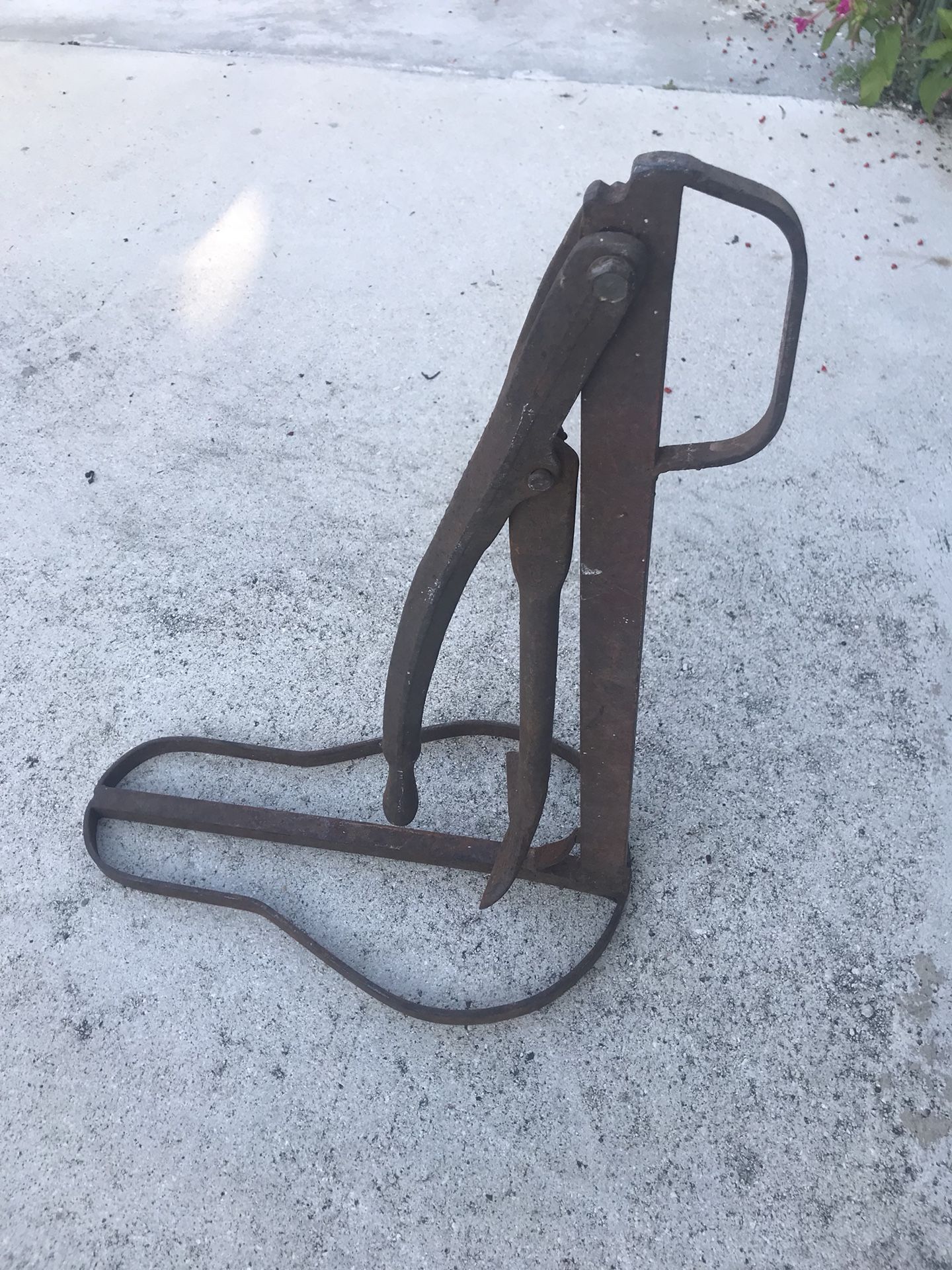 Antique tire bead breaker that can be used or displayed from Ken Tool pat. # 39420