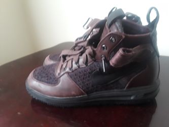 Men Nike shoes good condition size 9