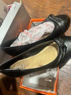Spicy Black Dress Shoes Size 8.5