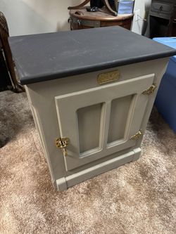 White Clad Ice Chest 