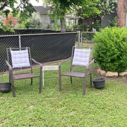 5pc Patio Set W/table, Back Cushions & Flower Pots
