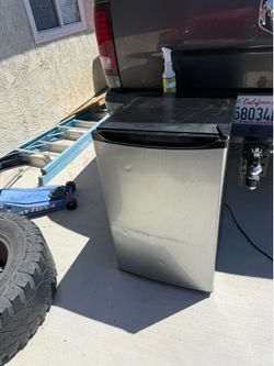 Used whirlpool mini fridge