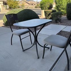 Kitchen Table/Chairs