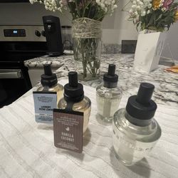 4 Wallflowers from bath and body- BRAND NEW, different scents