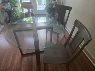 Round Glass dining table and 4 chairs