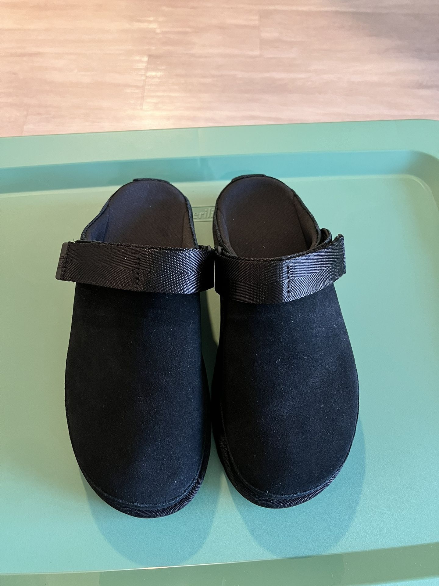 UGG Goldenstar Clogs Womens Sz 8.5 Black Brand New