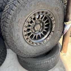 Kmc 17x8.5 6x135 Con 315 70 17 Gladiator XCOM At