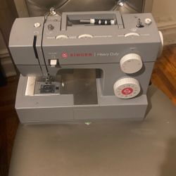 Singer Heavy Duty Sewing Machine 