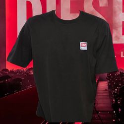 Diesel t-shirt with patch logo US L