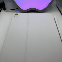 Authentic Apple Magic Keyboard For iPad 10/11th Gen A16 Like New