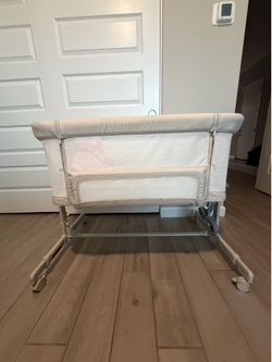 Baby Bassinet Bedside Sleeper – Like NewBaby Bassinet Bedside Sleeper – Like New