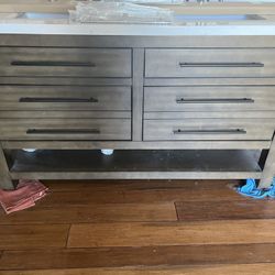 New 60 Double Vanity With New Faucets