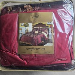 Brand New Queen Conforter Set