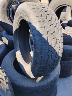 SET DE LLANTAS USADAS TOYO AT 235 65 18