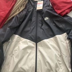 Nike Wind Breaker (description)