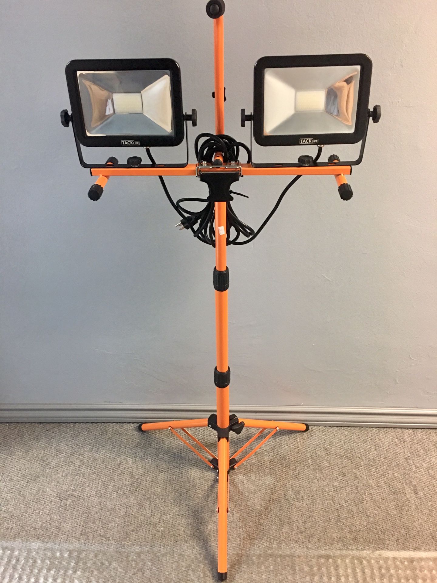 TACKLIFE 5400 LUMEN TRIPOD LED WORK LIGHT MODEL LWL4B