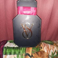 Brand New Never Opend Victoria Secret BombShell Perfume Set