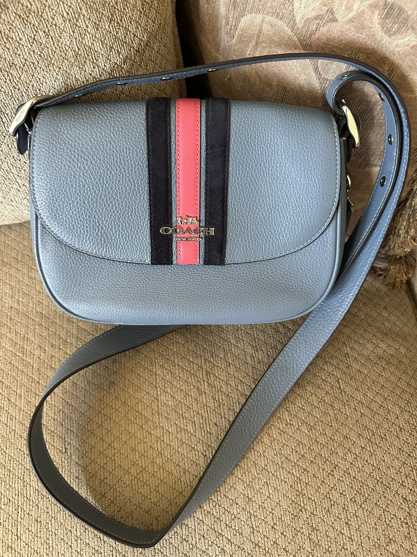 Louis Vuitton CrossBody Bag for Sale in Phoenix, AZ - OfferUp