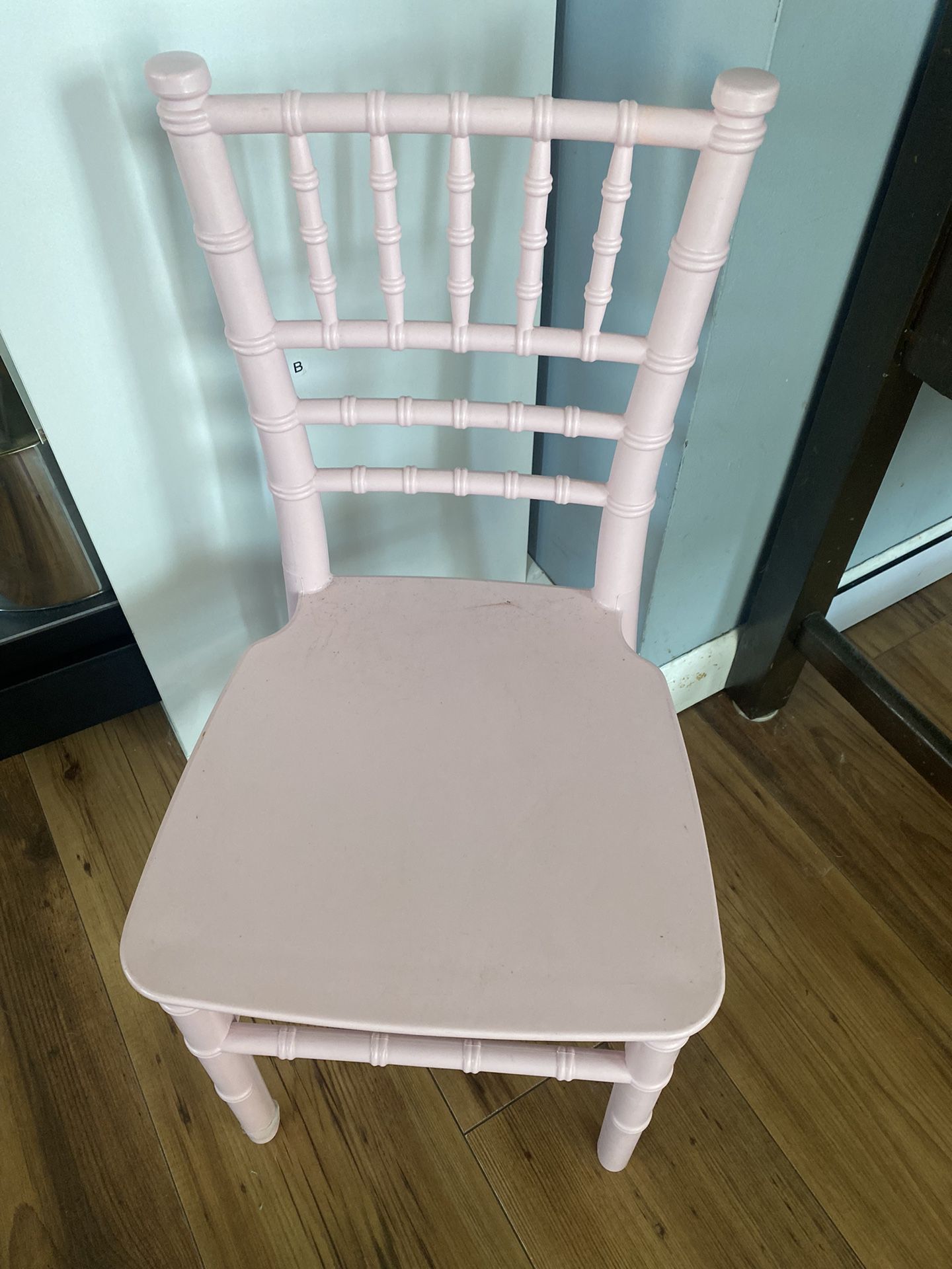 Little Kids Light Pink Chair