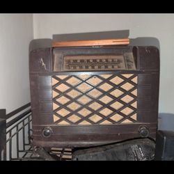 ANTIQUE RADIOS IN LODI 
