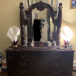 Dresser With Mirror 