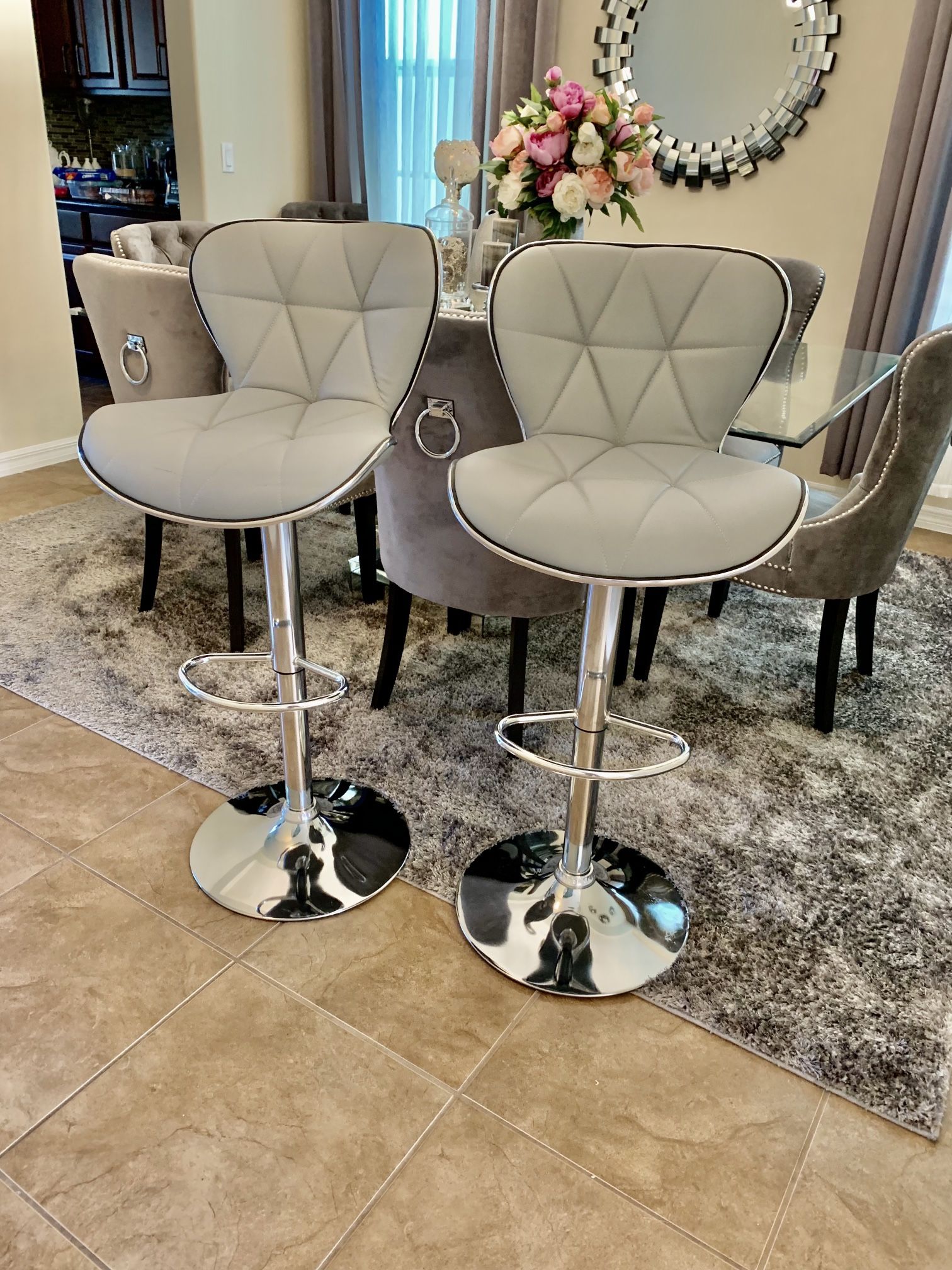 π₯ Modern Shell Bar Stools β Brand New! π₯ β¨ Gray, Adjustable, 360Β° Swivel β $69 Each β¨