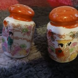 Vintage Porcelain Japanese Geisha Girls Salt/Pepper Shakers, Hand Painted