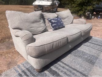 *FREE DELIVERY* Oatmeal Cream Sofa W/ Rug