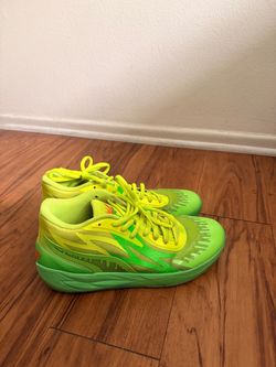 Basketball shoes