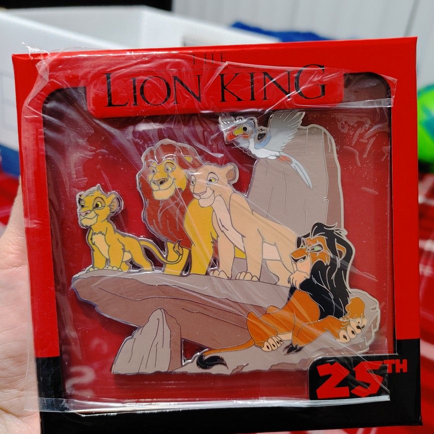 The Lion King 25th Anniversary Pride Rock JUMBO LE 1000 Disney Pin