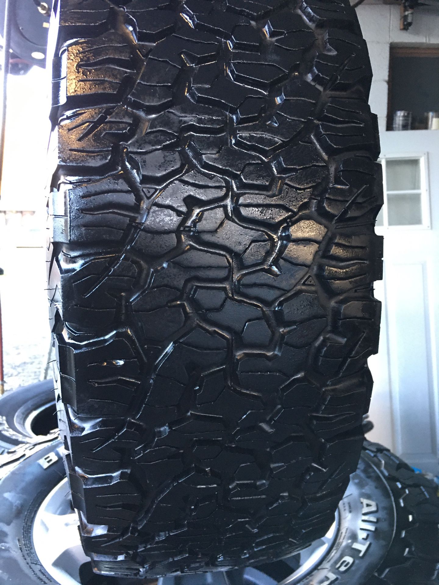 BFGOODRICH ALL-TERRAIN I Have 5 Jeep 2018 Wheels 17’ are In Perfect Condition ,they Look Like New,no Scratches ,the Tires Ara 80%in Good Condition ,si