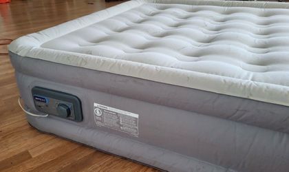 Queen Sized Comfort Lock Aerobed Air Mattress