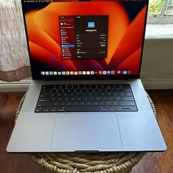 MacBook Pro 16” (2023)