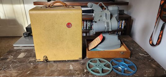 DeJur 8mm Film Projector Model 1000