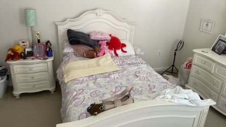 Bedroom set