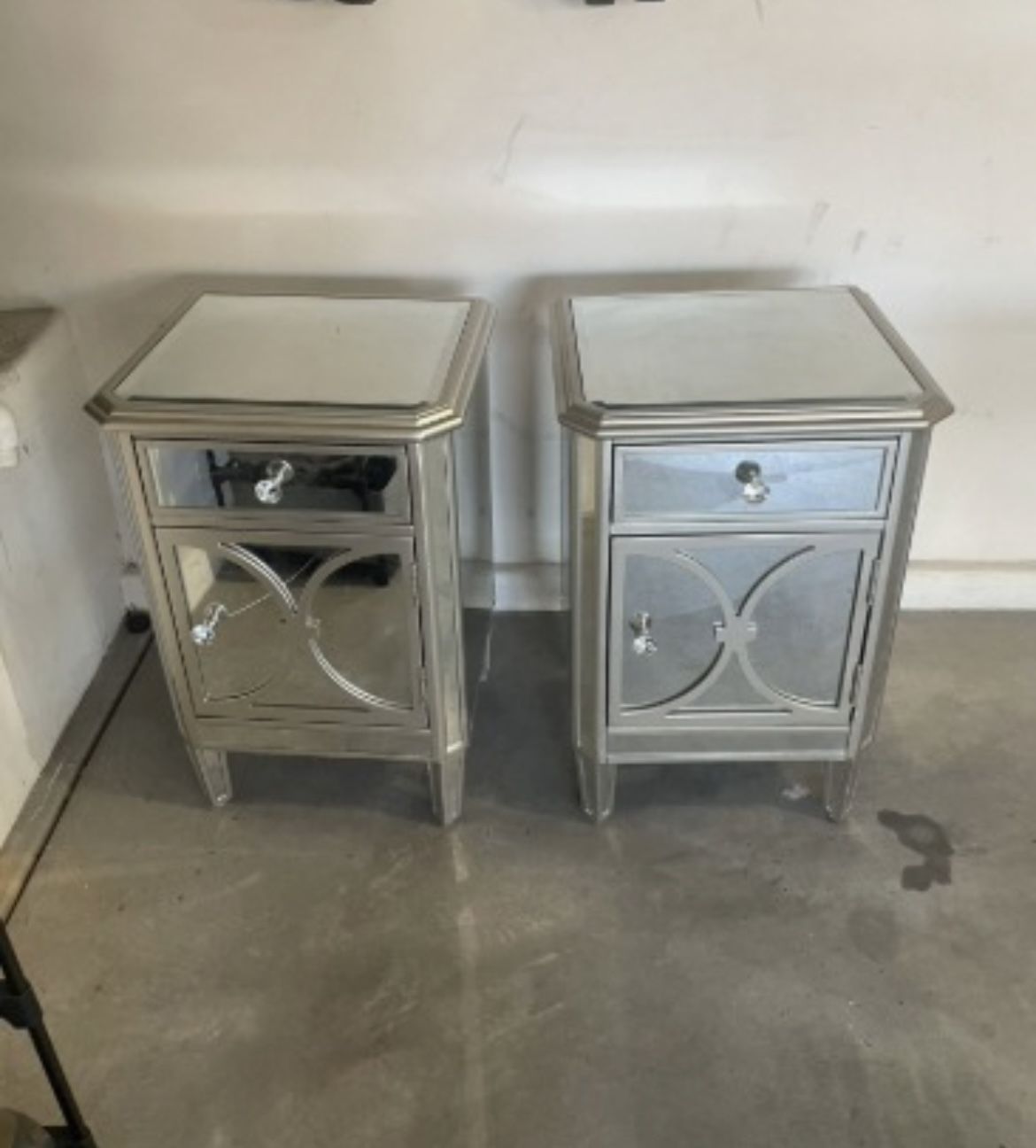 Mirrored Silver Nightstand with Crystal Knobs – Glam Style
