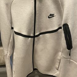 White Nike Tech 
