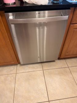 Almost new GE Stainless Steel Dishwasher – Excellent Working Condition