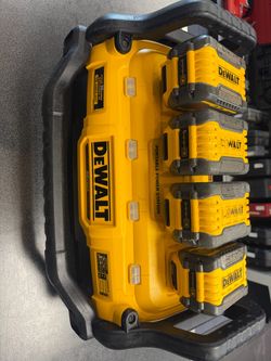 Dewalt power station w/ 4 batteries