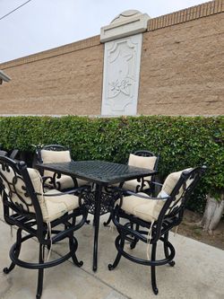 Good Quality high dining set with 4 Barstools chairs /outdoor Furniture/Cash Only