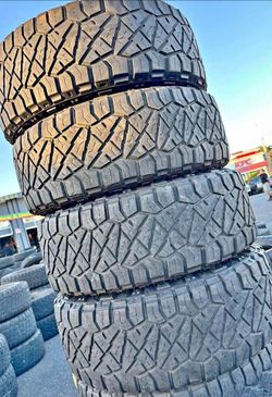 35x12.50/18 Nitto Selling a set of 4 tires in excellent condition 🫡
