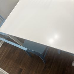 Furniture/Dining Table 4 Sale.